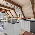 Dom wakacyjny Lovely In With Kitchen *