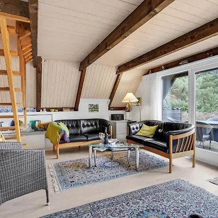 Lovely In Romo With Kitchen